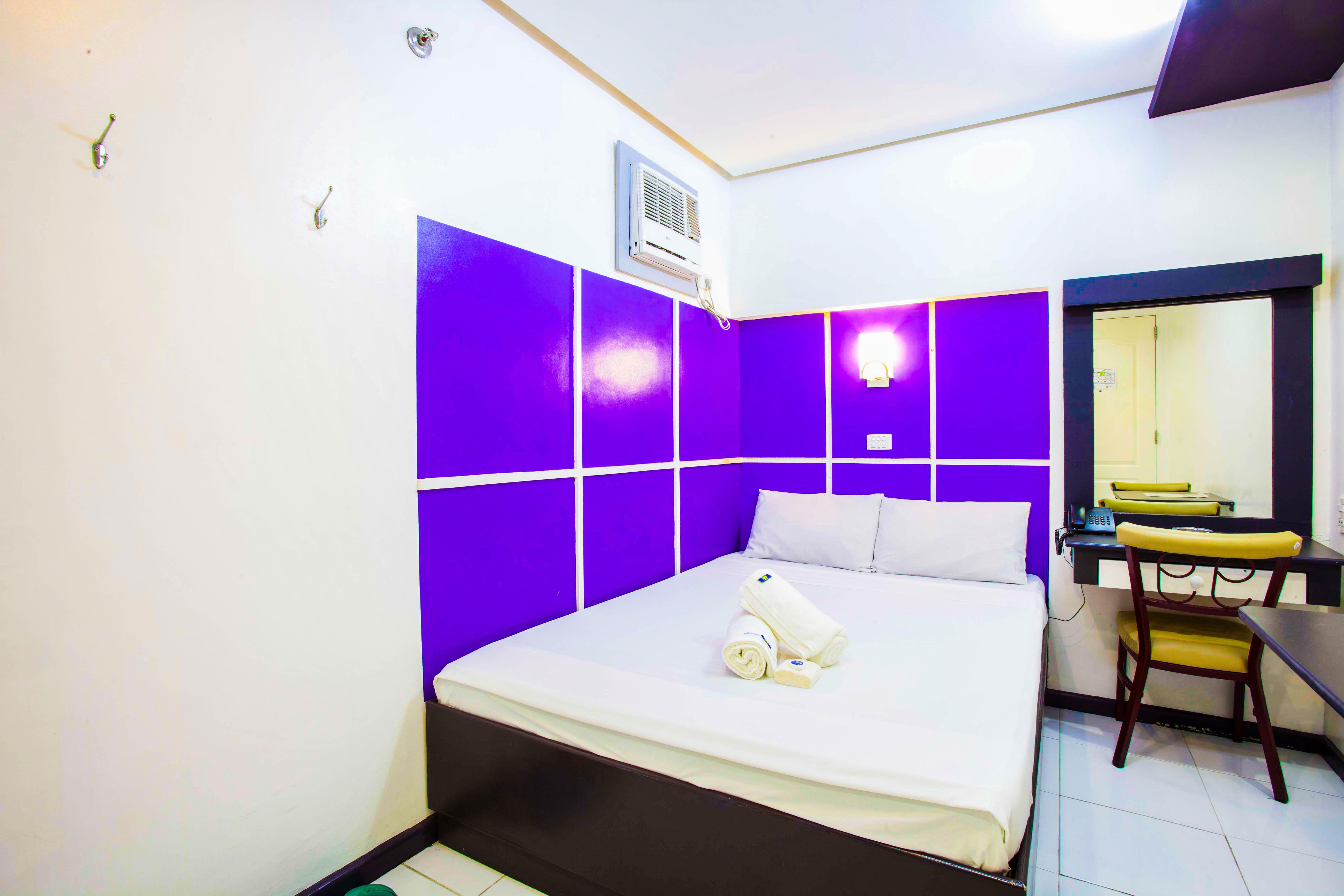 99 Cubao Hotel 2*
