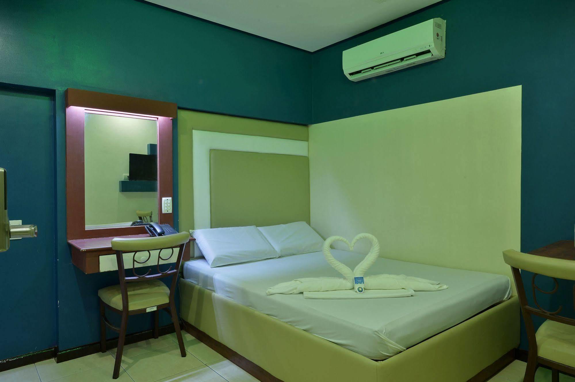 Hotel 99 Cubao 2*